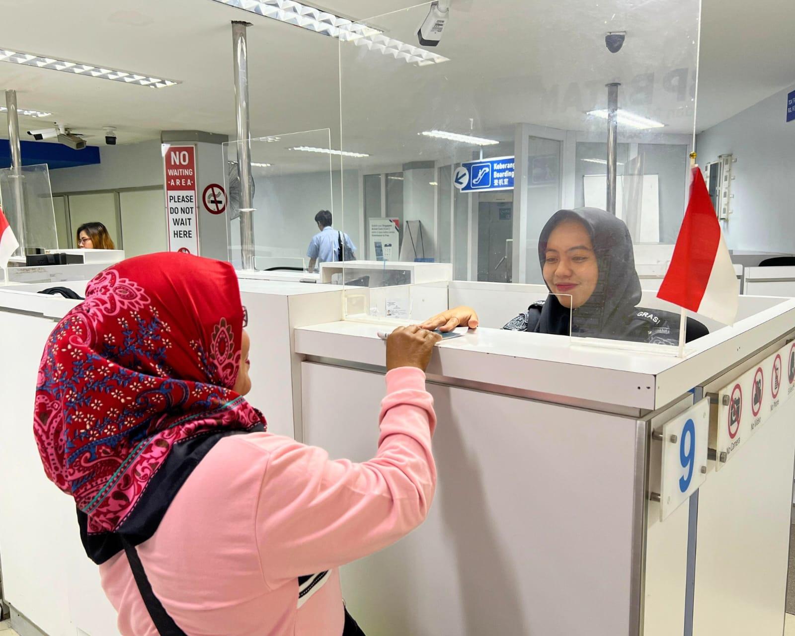 Silmy Karim: Tarik Wisatawan Asing, Imigrasi Berikan Bebas Visa Kunjungan ke Batam, Bintan dan Karimun bagi Pemegang PR Singapura Silmy Karim: Tarik Wisatawan Asing, Imigrasi Berikan Bebas Visa Kunjungan ke Batam, Bintan dan Karimun bagi Pemegang PR Singapura